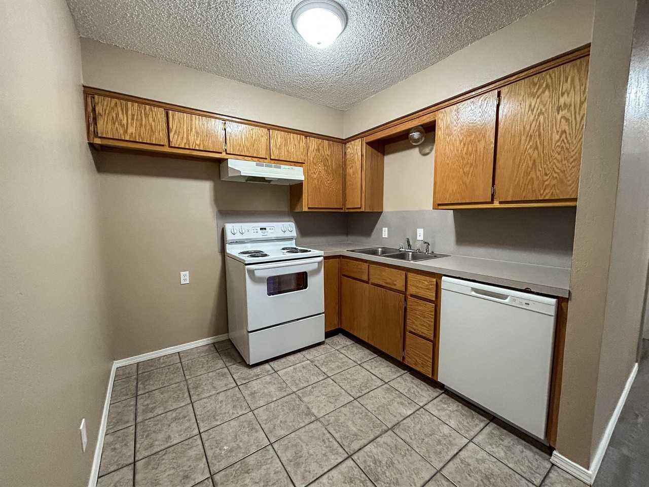 2100 Lynn Ln #A - Photo 3 of 7