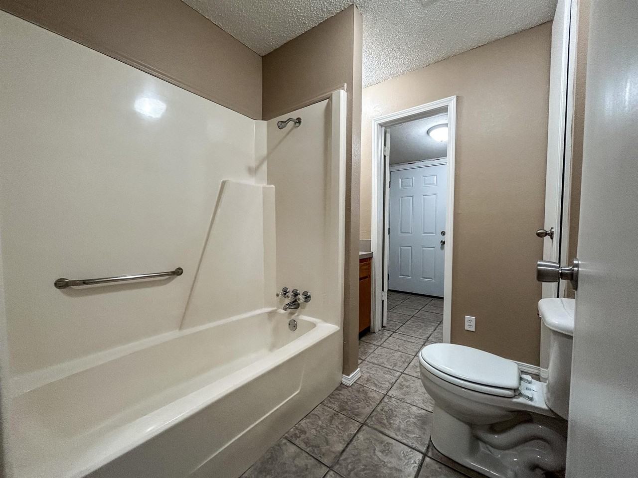 2100 Lynn Ln #A - Photo 6 of 7