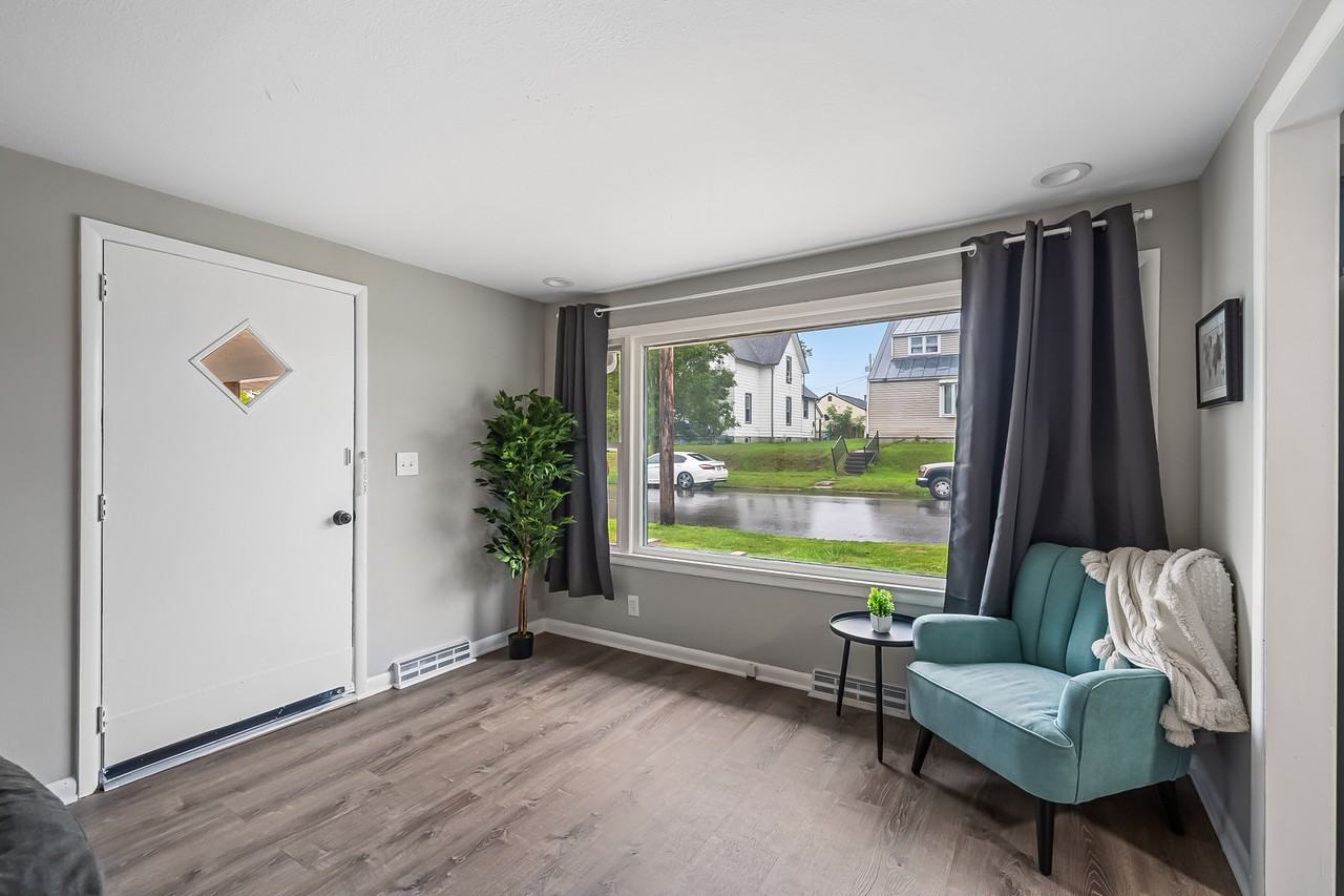 322 W Rensselaer St #324 - Photo 2 of 8