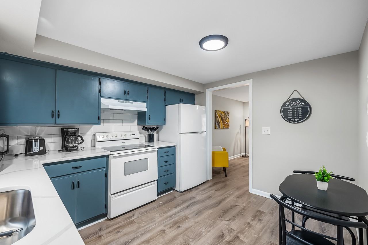 322 W Rensselaer St #324 - Photo 4 of 8