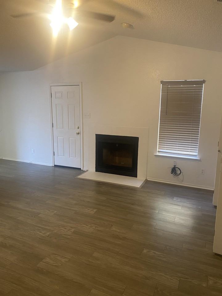 3903 Trotwood Trl #1 - Photo 4 of 9