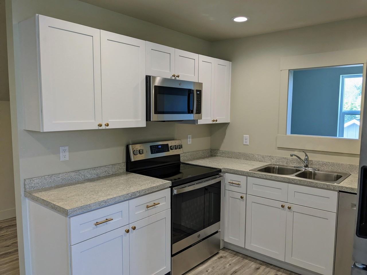 1016 8th Ave W Apt B #1 - Photo 5 of 16