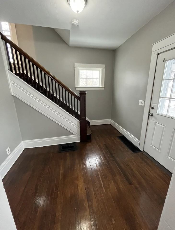 122 Denver St - Photo 2 of 8