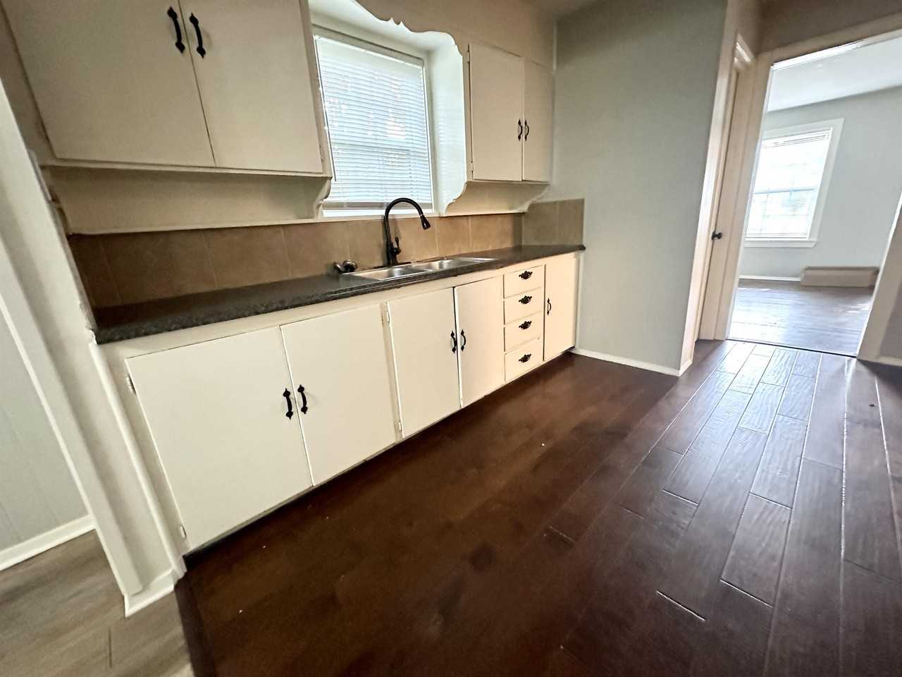 1008 Peak St #1 - Photo 4 of 20