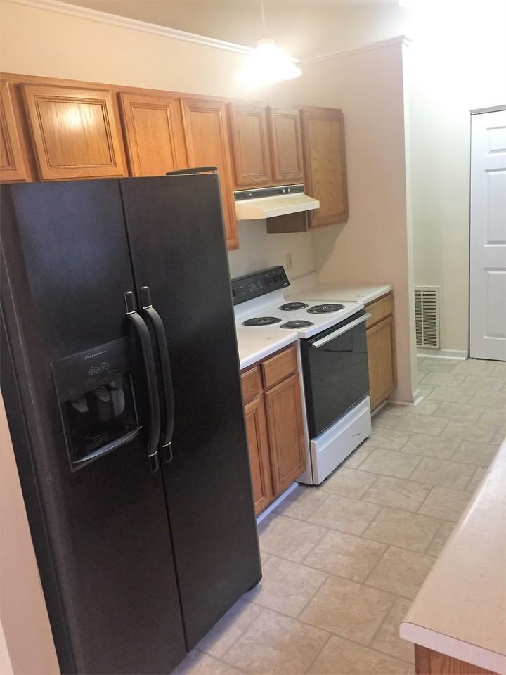 111 Easy St #1 - Photo 3 of 11