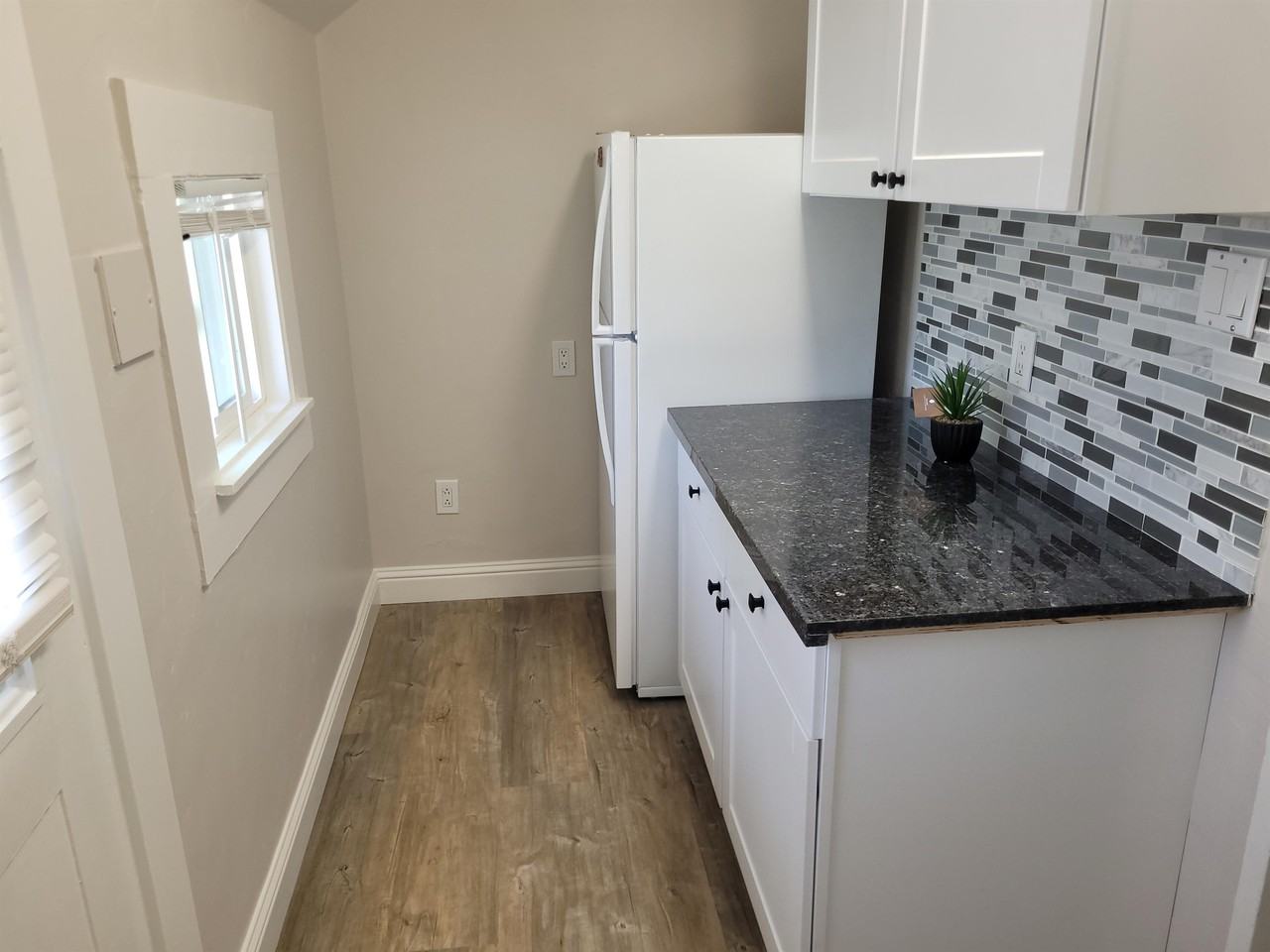 498 S 7th St #4 - Photo 5 of 33