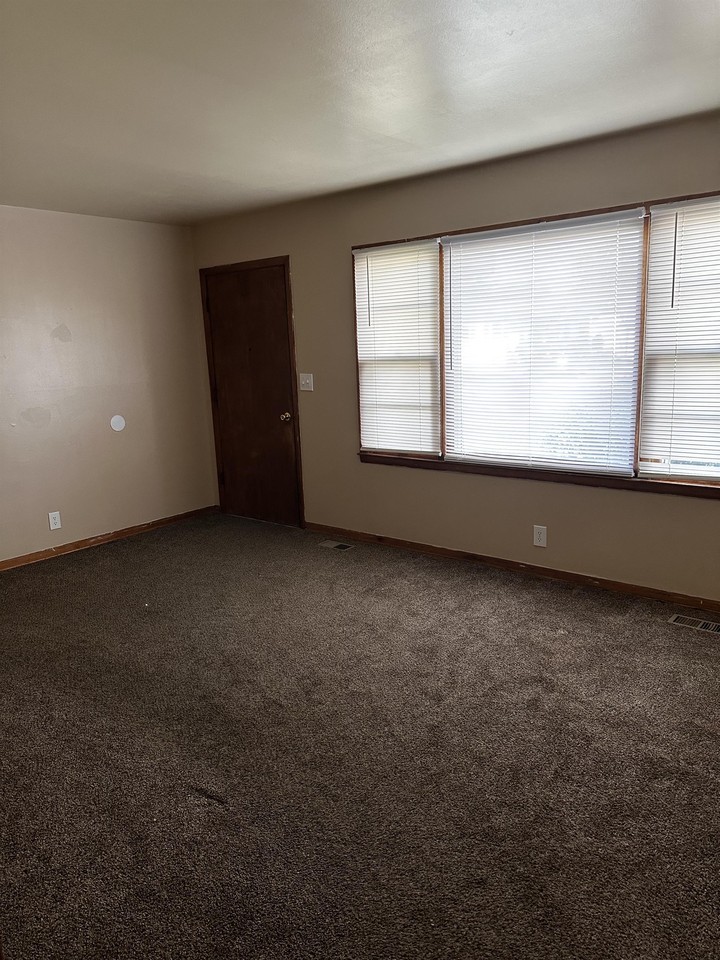 903 Smith St #1 - Photo 2 of 6