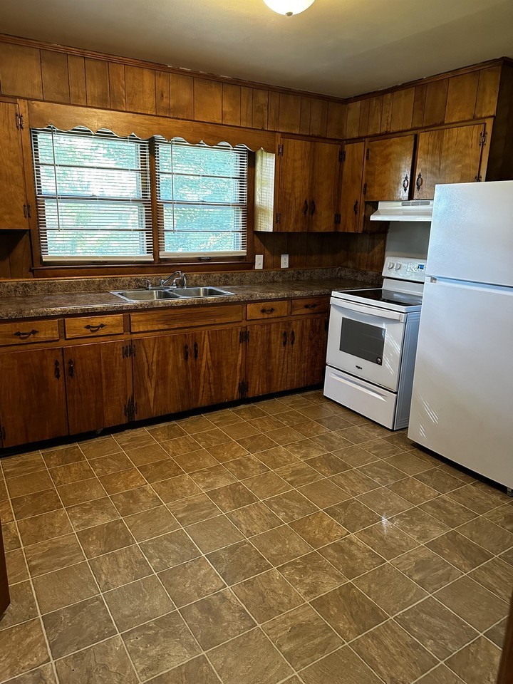 903 Smith St #1 - Photo 3 of 6
