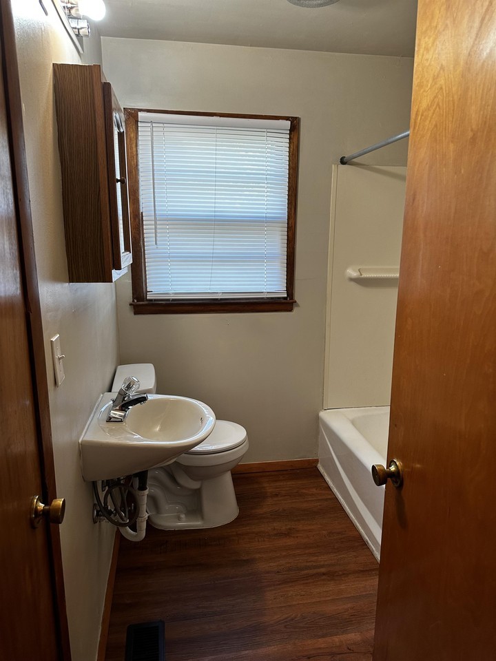 903 Smith St #1 - Photo 4 of 6