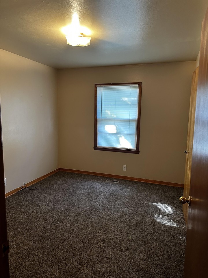 903 Smith St #1 - Photo 5 of 6