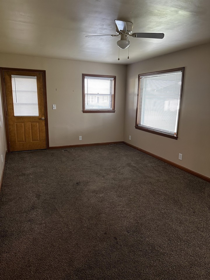 903 Smith St #1 - Photo 6 of 6