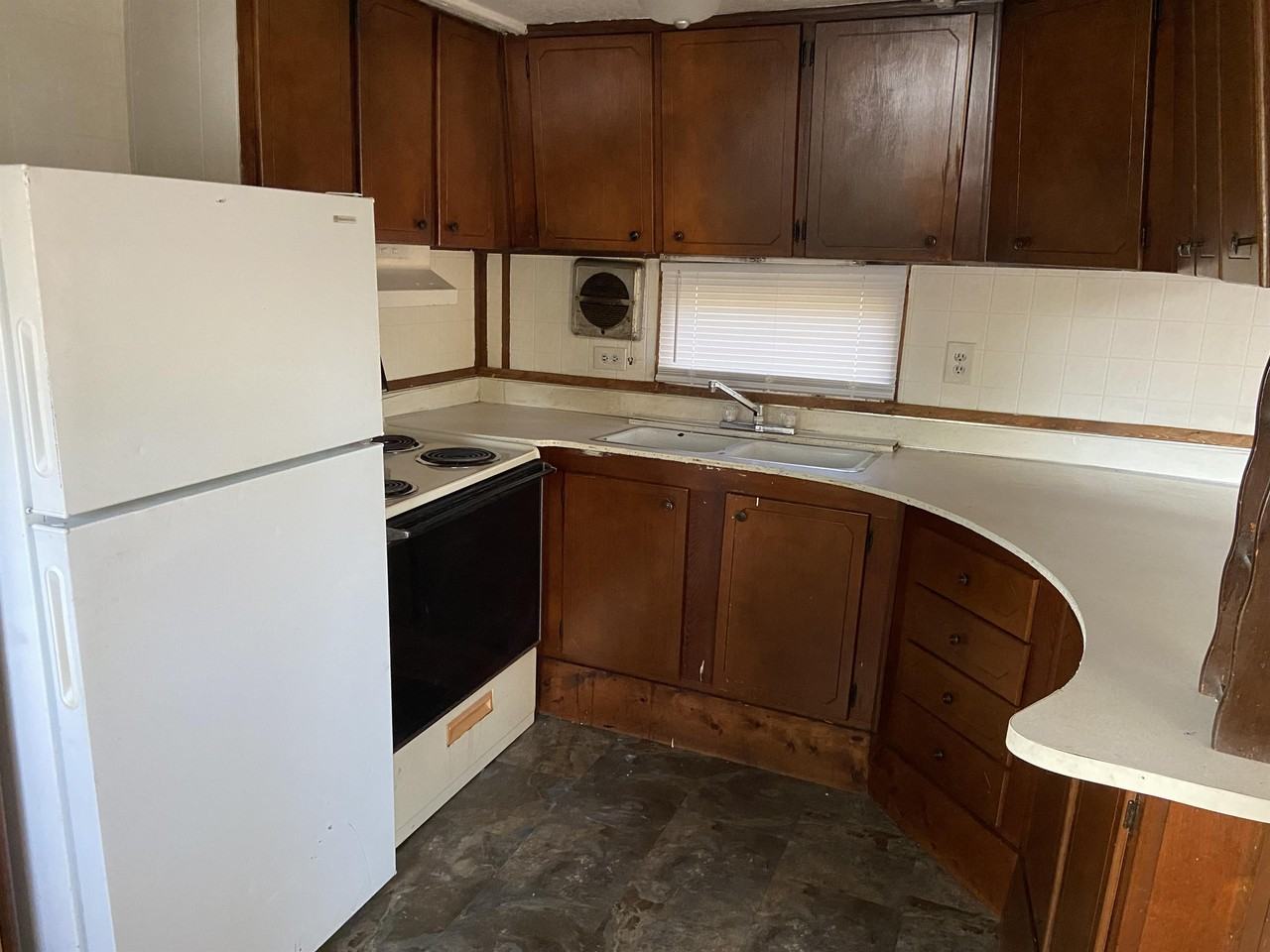 3848 Blue Water Rd - Photo 3 of 4