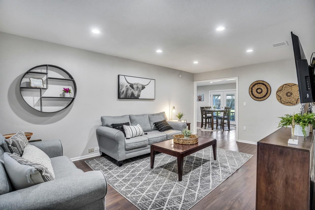 3301 East Dr #1 - Photo 4 of 19