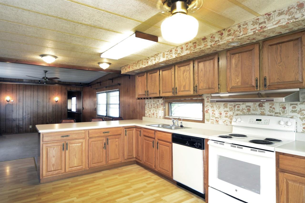 142 Lyon Ave #1 - Photo 4 of 20