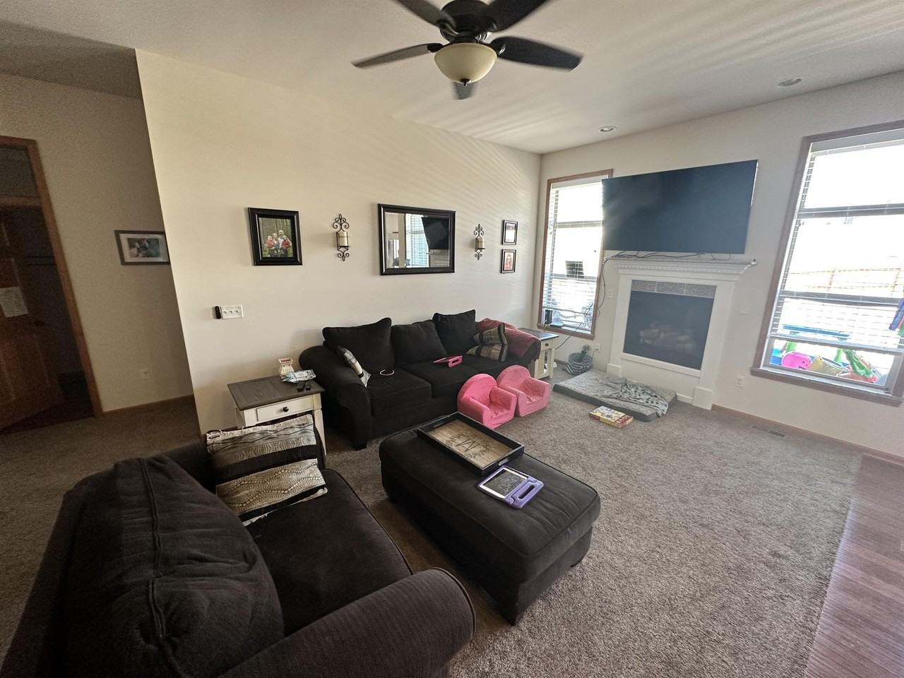 811 E Mason Dr #1 - Photo 3 of 9