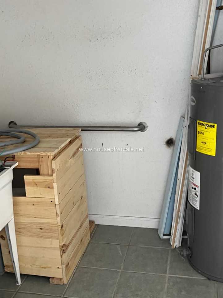 402 Plaza Drive - Photo 3 of 8