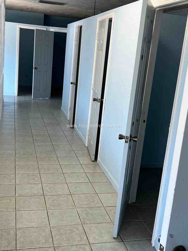 402 Plaza Drive - Photo 5 of 8