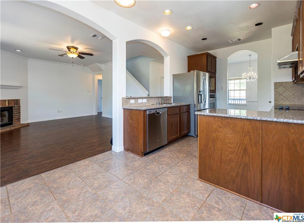 394 Pecan Mdws #1 - Photo 4 of 27