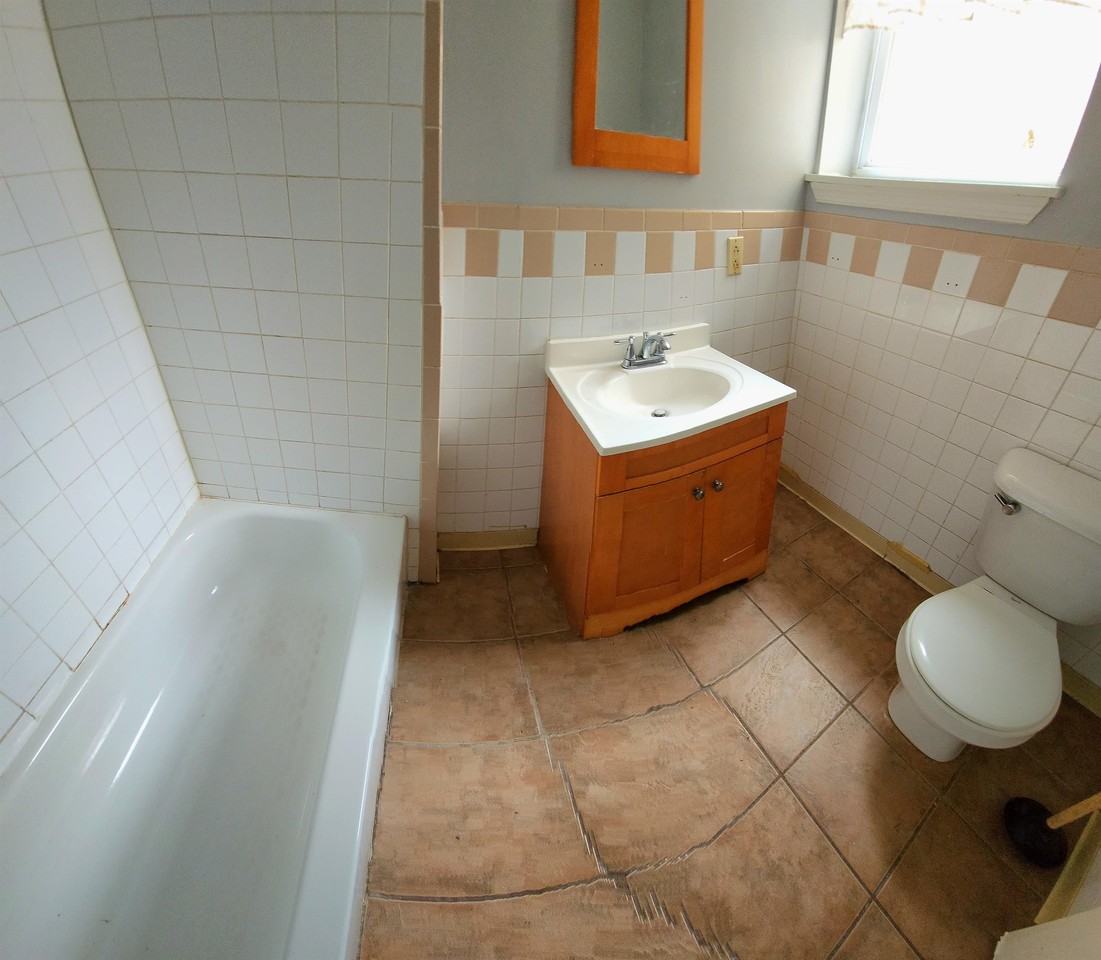 1704 W Diamond St Apt 2f #2F - Photo 6 of 13