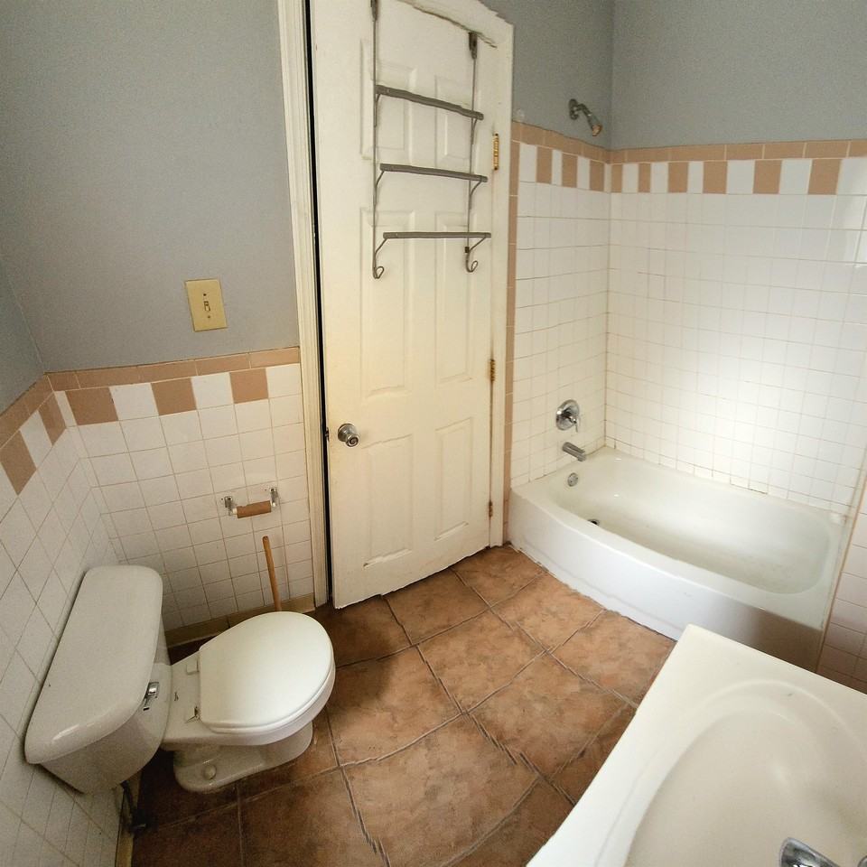 1704 W Diamond St Apt 2f #2F - Photo 7 of 13