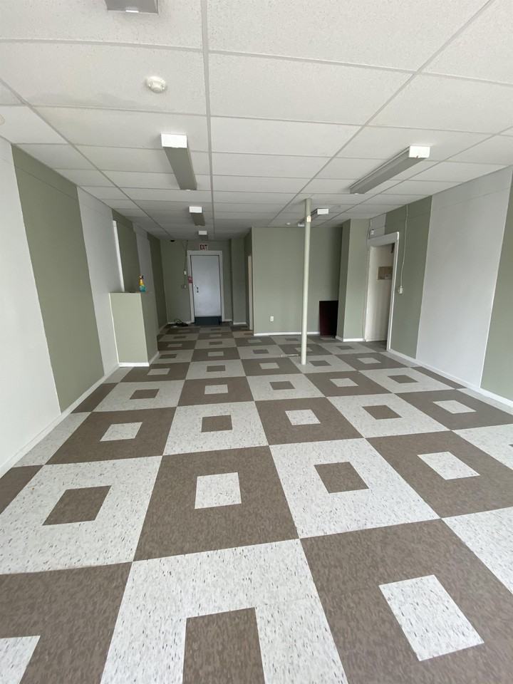 395 Selkirk Ave - Photo 3 of 4