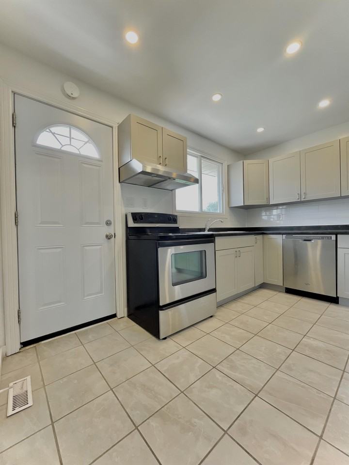 626 Camelot Dr - Photo 2 of 10