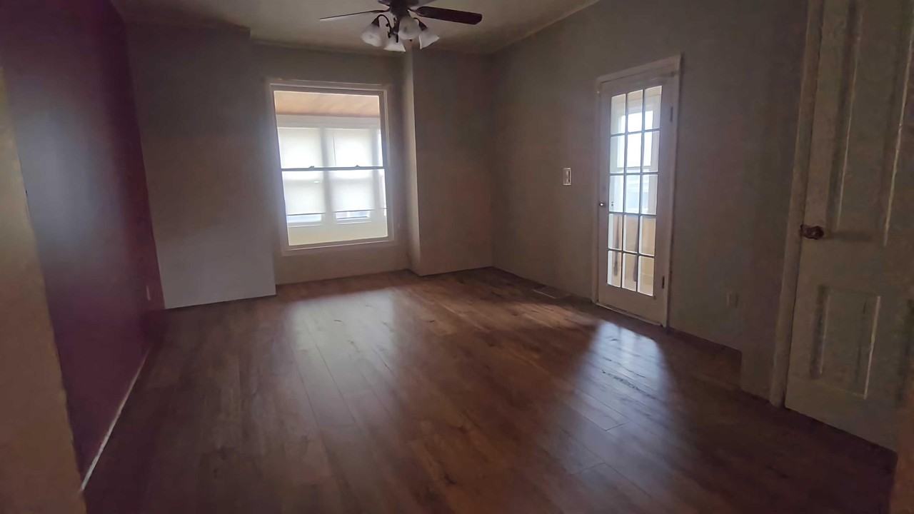 1107 1/2 Avenue F