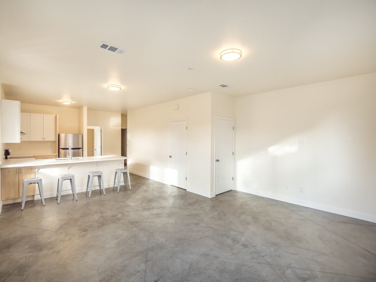 141 Toledo St - Photo 3 of 8