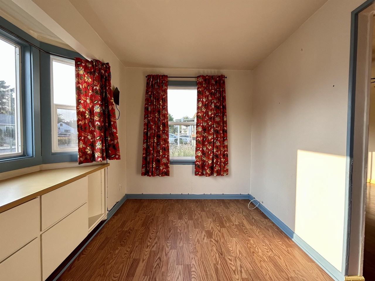 405 22nd St #1 - Photo 3 of 10