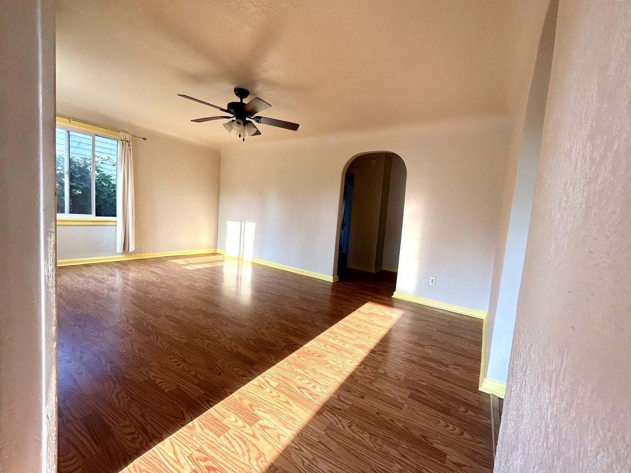 405 22nd St #1 - Photo 4 of 10