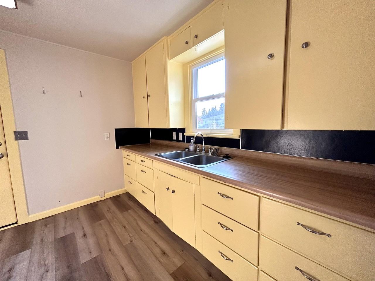 405 22nd St #1 - Photo 6 of 10