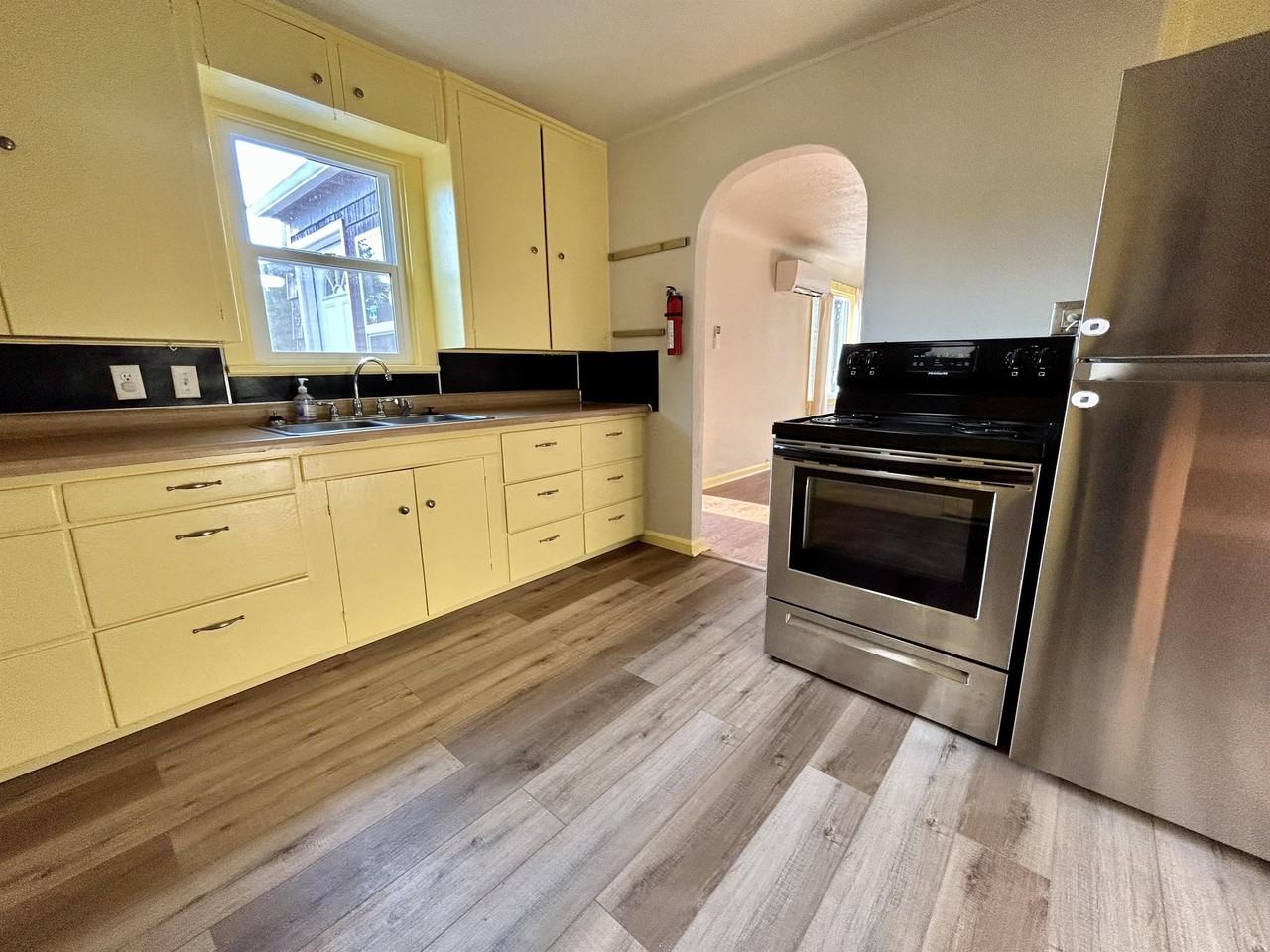 405 22nd St #1 - Photo 7 of 10