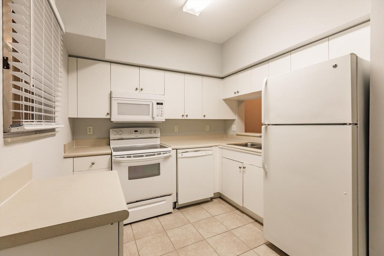 8416 Bernwood Cove Loop #1609 - Photo 7 of 28