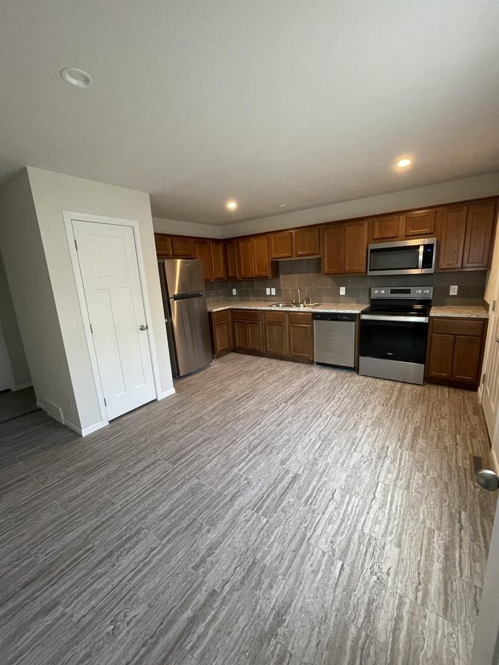 929 Park Dr #3 - Photo 2 of 22