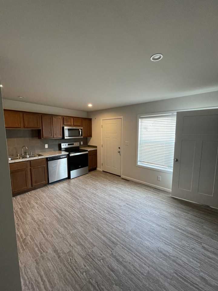 929 Park Dr #3 - Photo 3 of 22