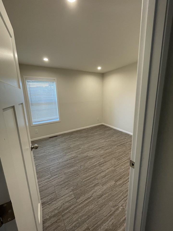 929 Park Dr #3 - Photo 4 of 22