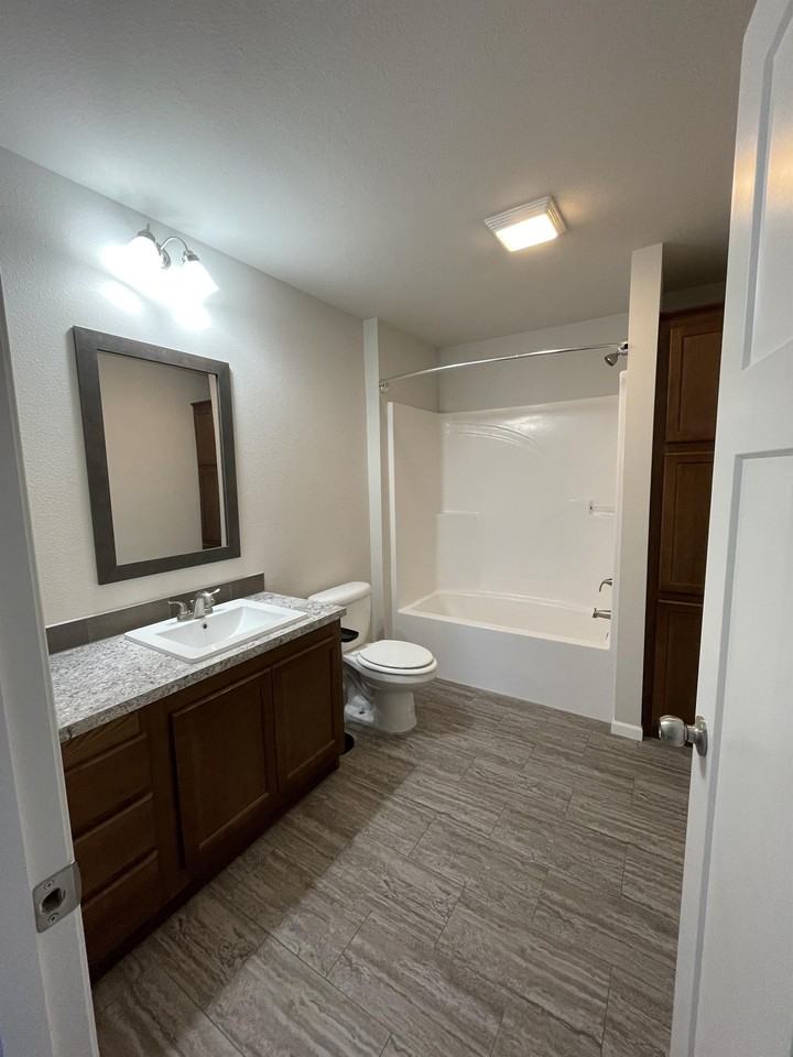 929 Park Dr #3 - Photo 7 of 22