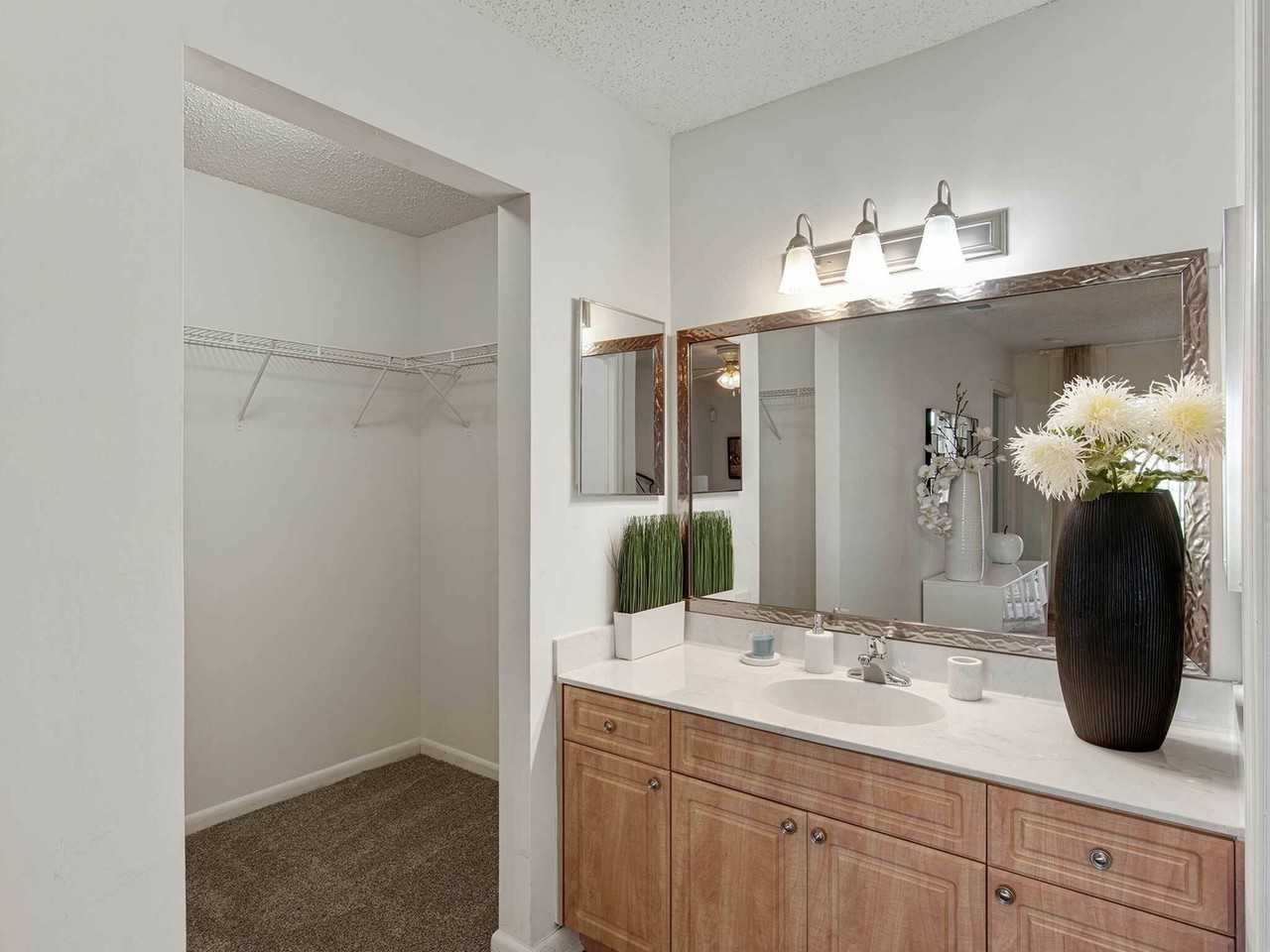 Advenir at Banyan Lake - Photo 7 of 48