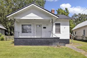 featured image of 2221 Gurnee Ave #1