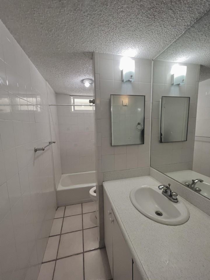 85-24 Pokai Bay Street #1 - Photo 5 of 7