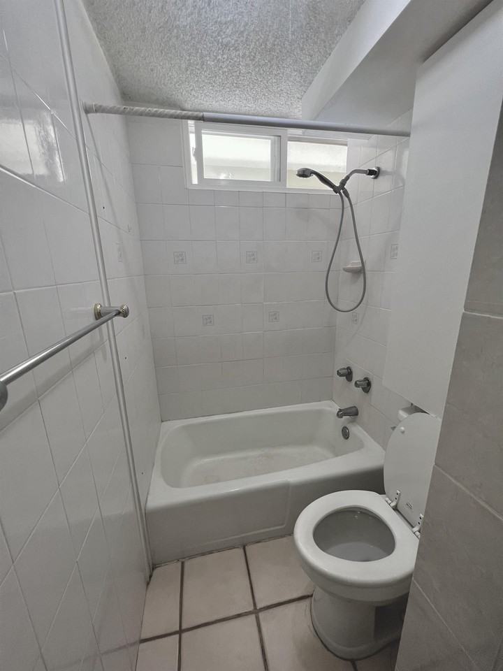 85-24 Pokai Bay Street #1 - Photo 6 of 7