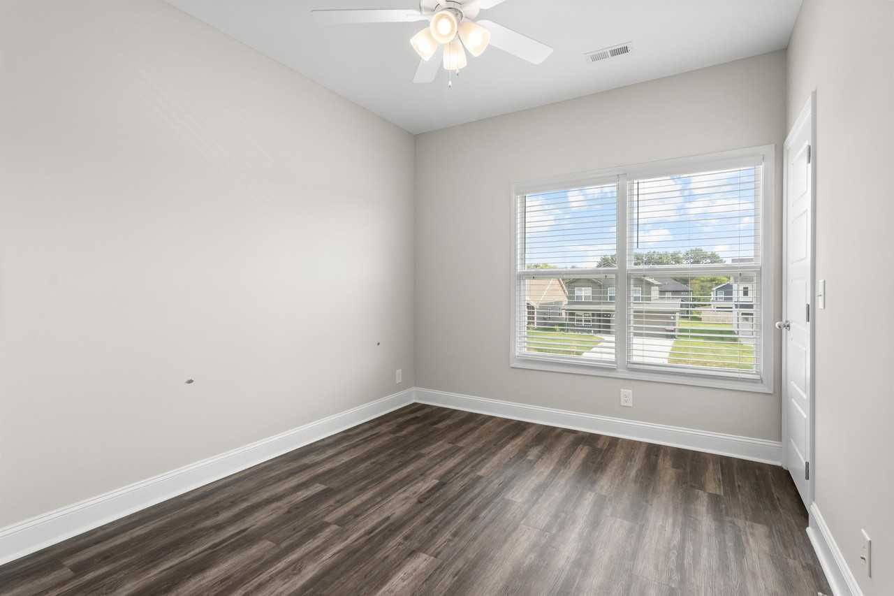 215 215 Notgrass Road - BBldg. 1 #B - Photo 7 of 15