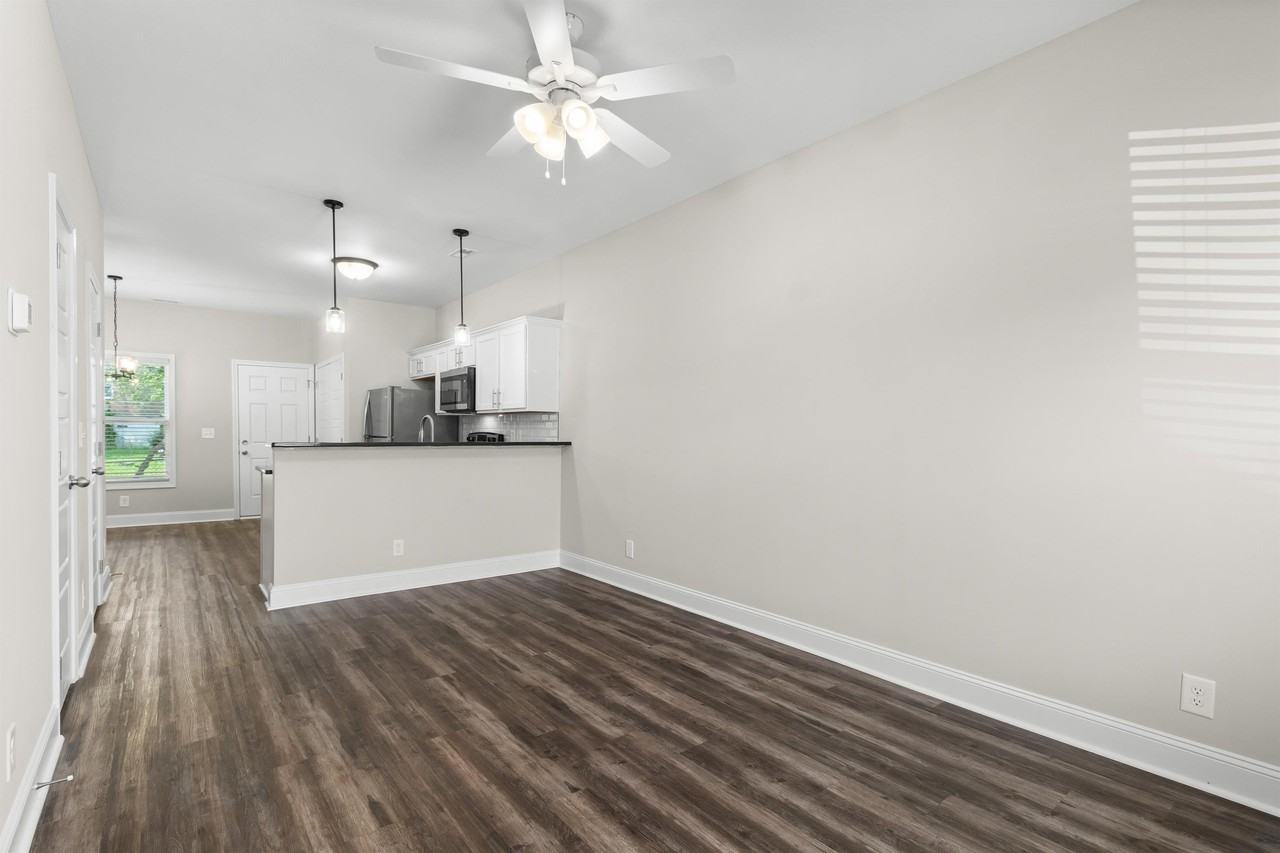 215 Notgrass Road - DBldg. 1 #D - Photo 2 of 15