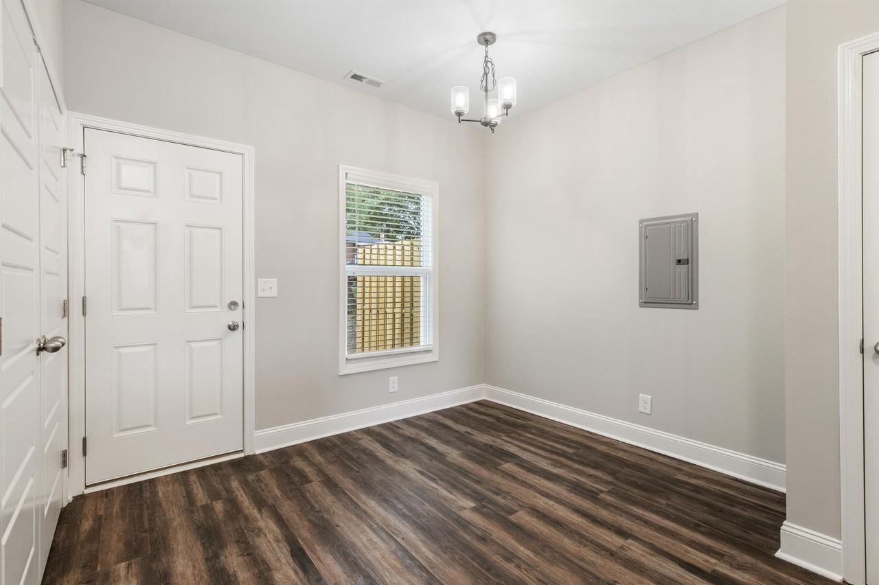 215 Notgrass Road - EBldg. 1 #E - Photo 5 of 15