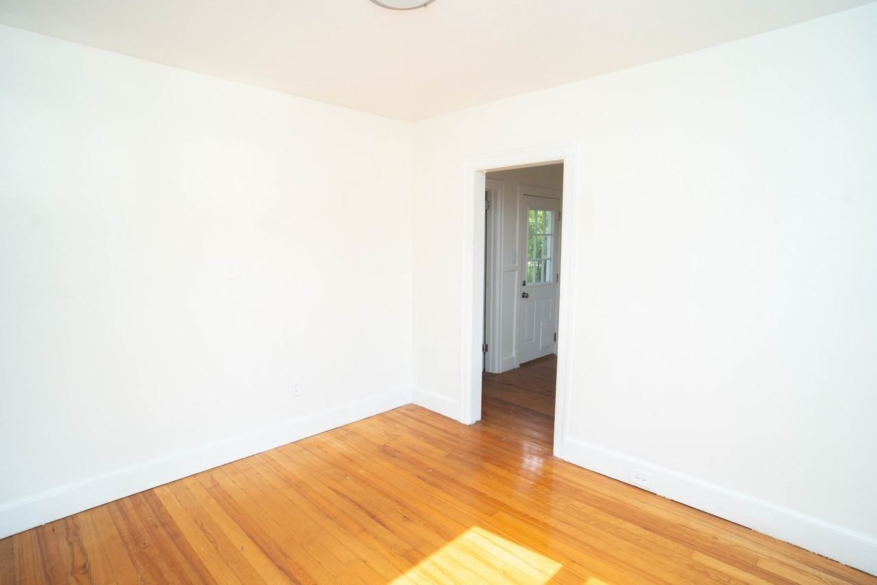 1114 8th Ave #1 - Photo 4 of 50