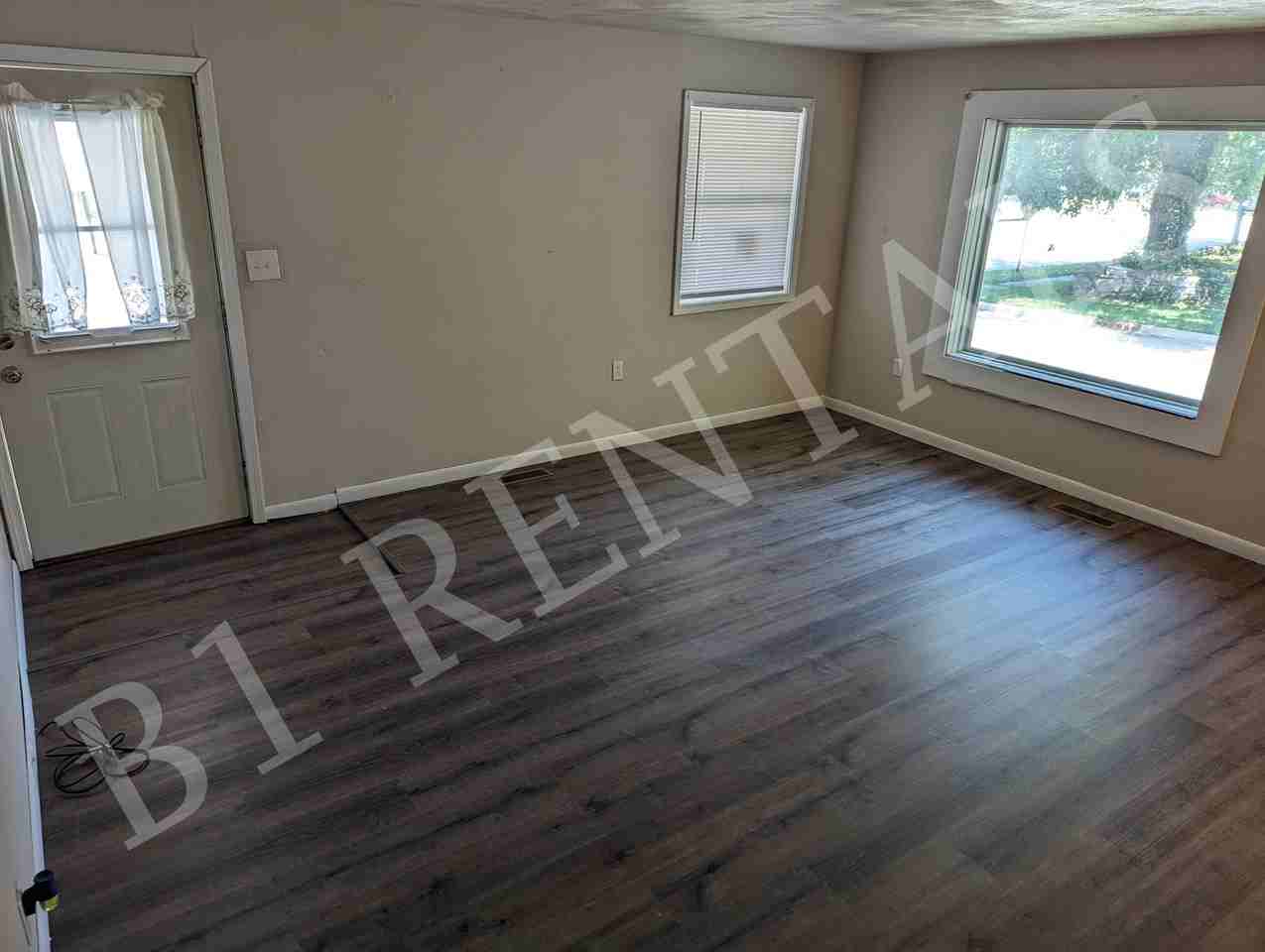 326 6th St #1 - Photo 2 of 10