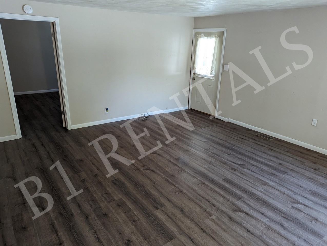 326 6th St #1 - Photo 3 of 10