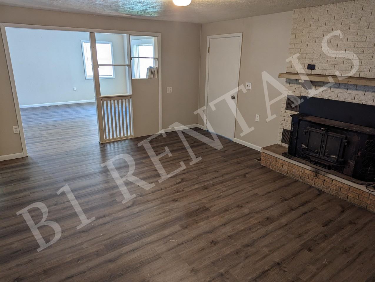 326 6th St #1 - Photo 4 of 10