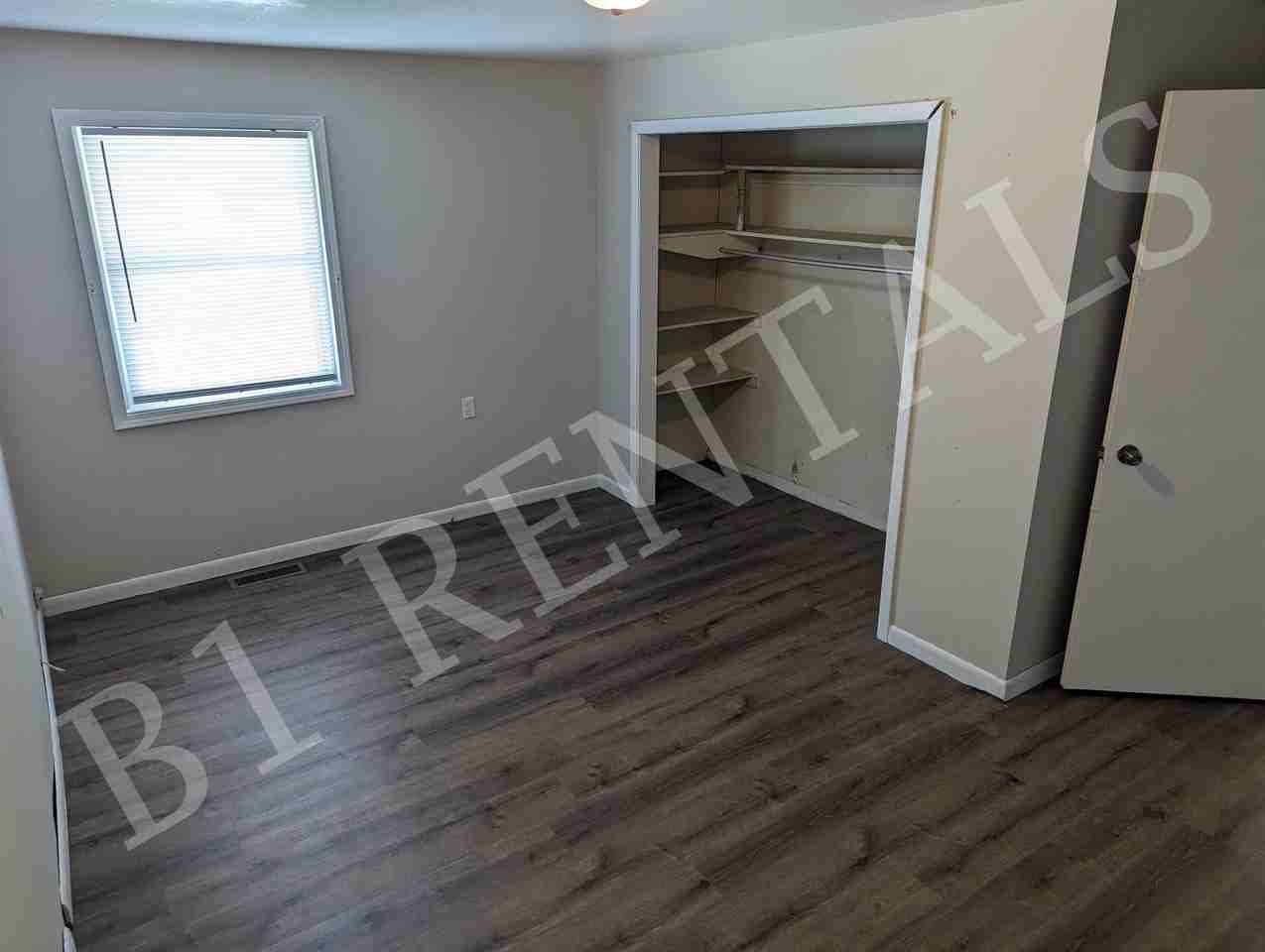 326 6th St #1 - Photo 7 of 10