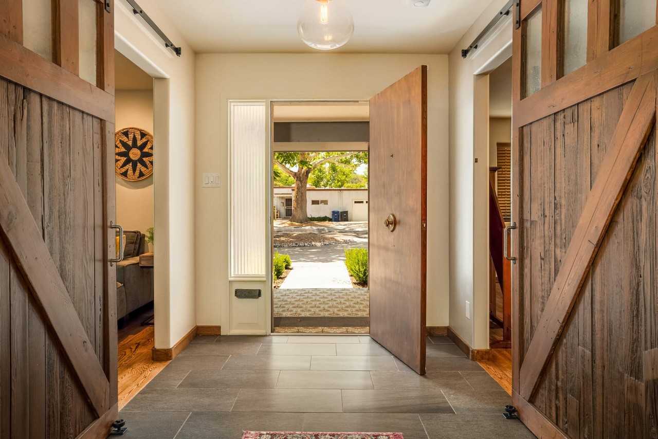 1623 San Patricio Ave Sw - Photo 4 of 29
